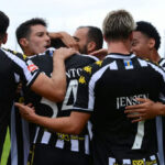Nacional supera Estoril com gols de brasileiros no Campeonato Português