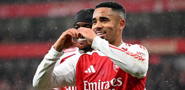 Napoli articula investida por Gabriel Jesus após movimentações no elenco