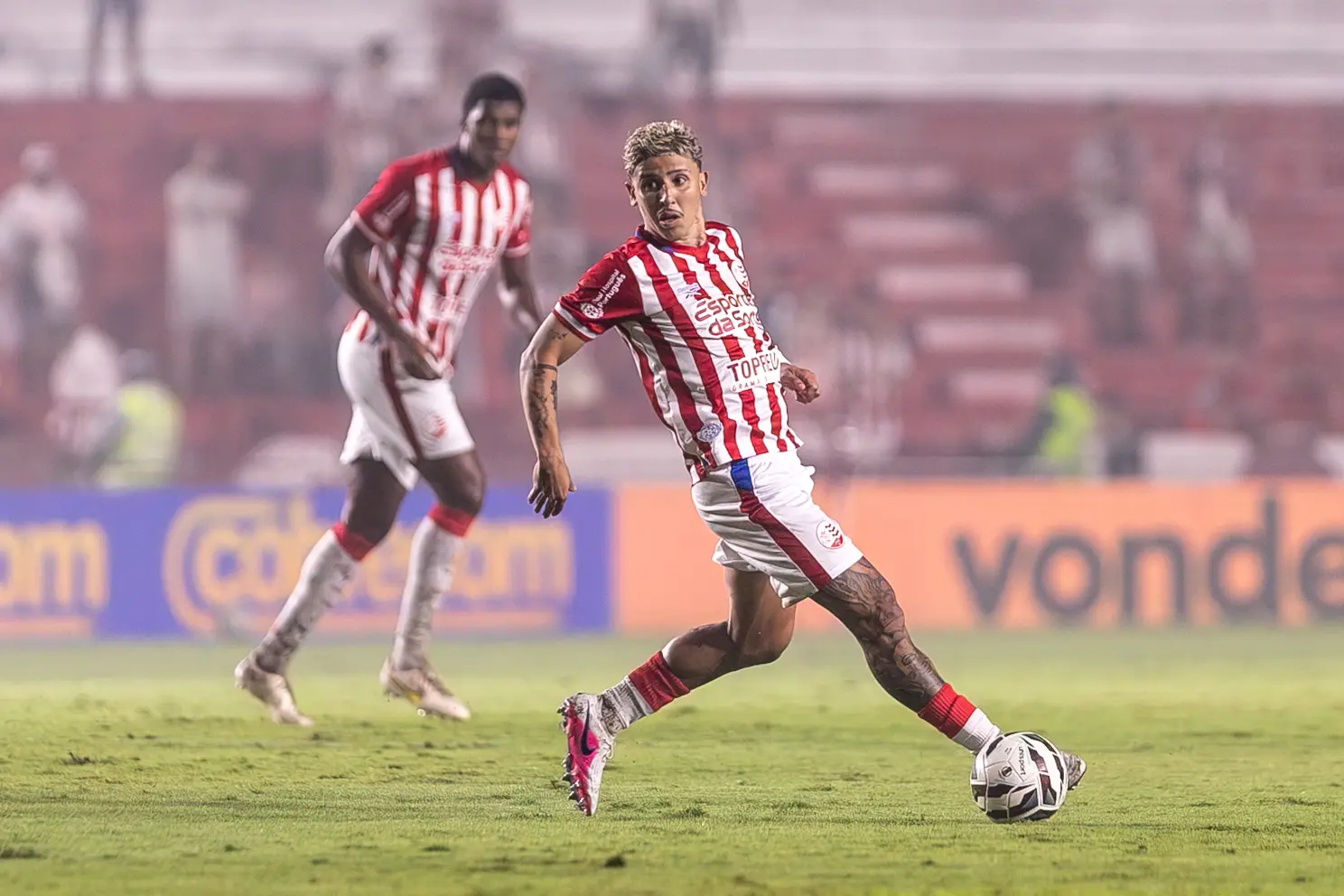 Náutico e Atlético-go se enfrentam nos Aflitos pela Série B do Campeonato Brasileiro