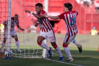 Náutico e Atlético Goianiense empatam em duelo movimentado pela competição