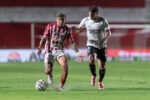 Náutico e Ceará medem forças em confronto decisivo no gramado