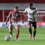 Náutico e Ceará medem forças em confronto decisivo no gramado