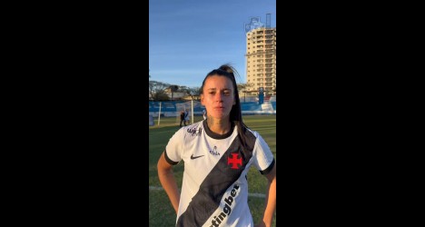 Nayara celebra triunfo do Vasco sobre o Taubaté no Brasileiro a2