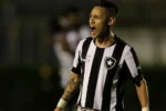 Neilton relembra trajetória no Botafogo e analisa confronto contra o Vitória