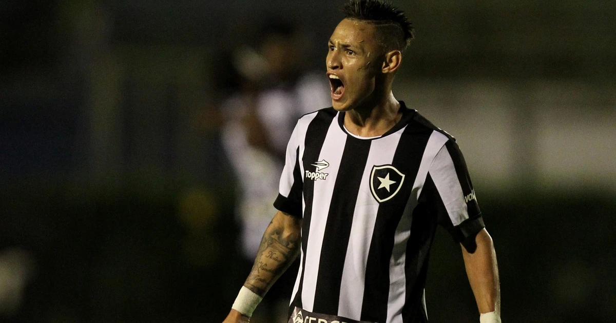 Neilton relembra trajetória no Botafogo e analisa confronto contra o Vitória