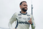 Neymar deve ser desfalque do Santos contra o Palmeiras no gramado sintético