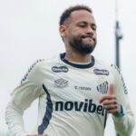 Neymar deve ser desfalque do Santos contra o Palmeiras no gramado sintético