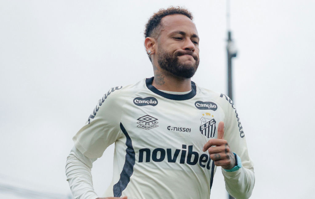 Neymar deve ser desfalque do Santos contra o Palmeiras no gramado sintético