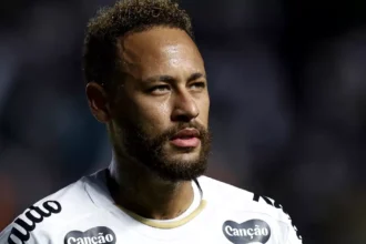 Neymar: do abraço infantil à hostilidade contra a irmã em jogo do Santos