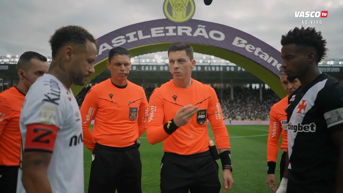 Neymar e Thiago Mendes ignoram cumprimento durante sorteio em São Januário