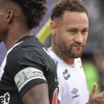 Neymar ignora cumprimento de Thiago Mendes em reencontro no Brasileirão