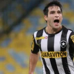 Nicolás Lodeiro encerra trajetória profissional no futebol aos 37 anos