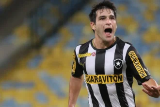 Nicolás Lodeiro encerra trajetória profissional no futebol aos 37 anos