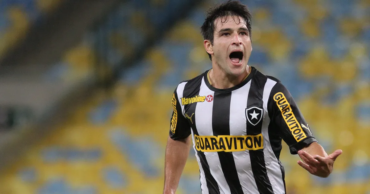Nicolás Lodeiro encerra trajetória profissional no futebol aos 37 anos