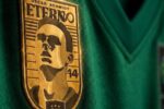 Oscar Schmidt recebe homenagem histórica em uniforme da seleção brasileira de basquete