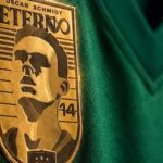 Oscar Schmidt recebe homenagem histórica em uniforme da seleção brasileira de basquete