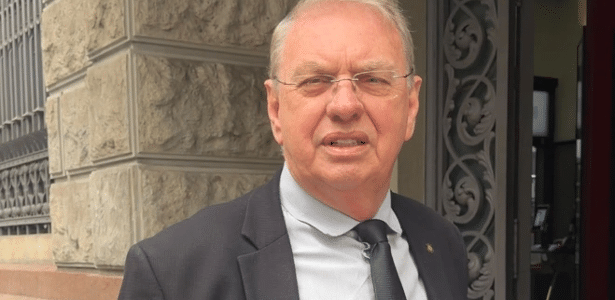 Osmar Stabile enfrenta pressão interna sobre possível renovação de Memphis Depay