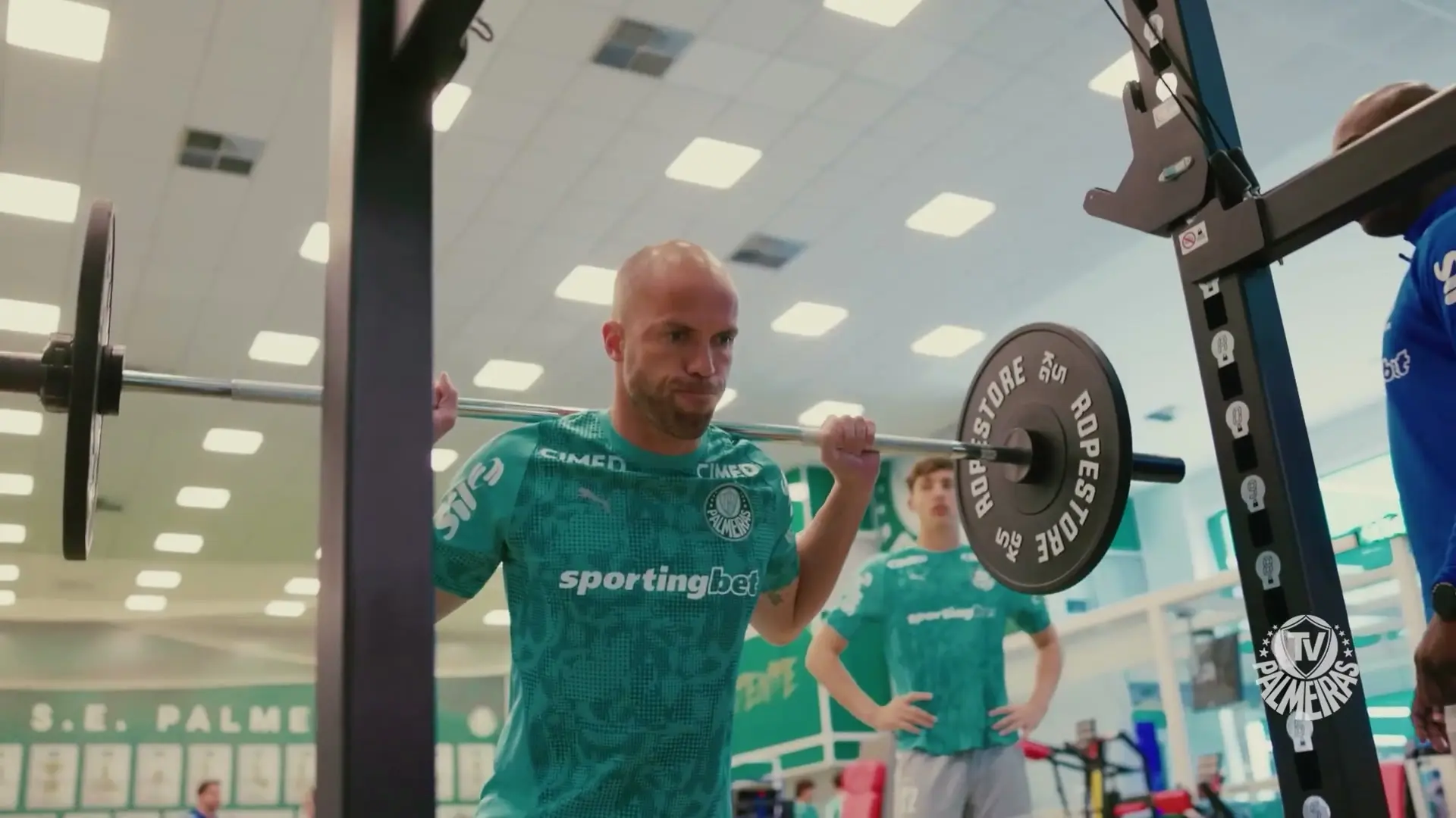Palmeiras ajusta sistema defensivo sob comando de Abel Ferreira para enfrentar o Internacional