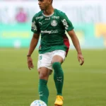 Palmeiras avalia oferta da Fiorentina pelo lateral Arthur