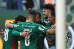 Palmeiras dispara na liderança do Brasileirão enquanto rivais enfrentam crise