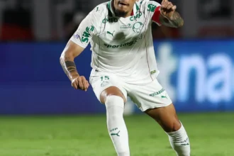 Palmeiras enfrenta desafios com incertezas sobre retornos de Gustavo Gómez e Paulinho