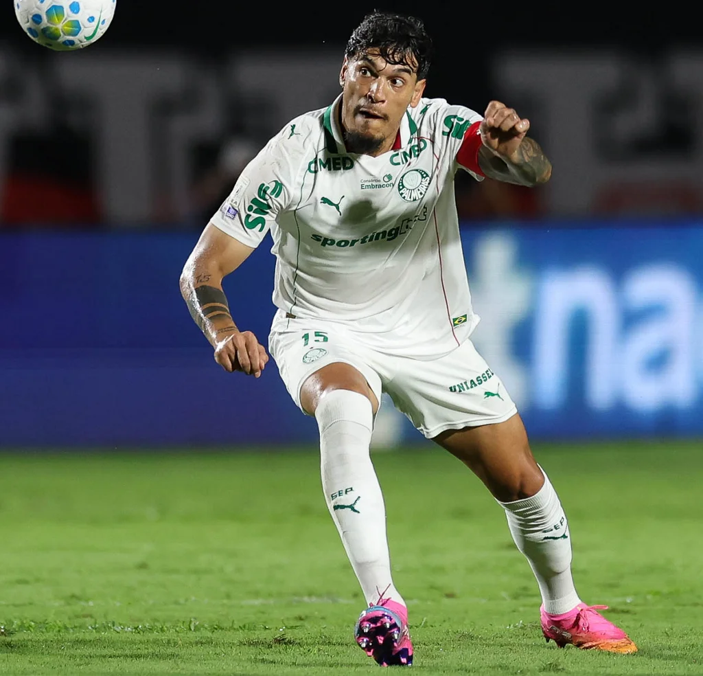 Palmeiras enfrenta desafios com incertezas sobre retornos de Gustavo Gómez e Paulinho