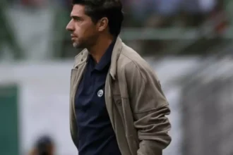 Palmeiras enfrenta multa da Conmebol após advertência a Abel Ferreira em jogo da Libertadores