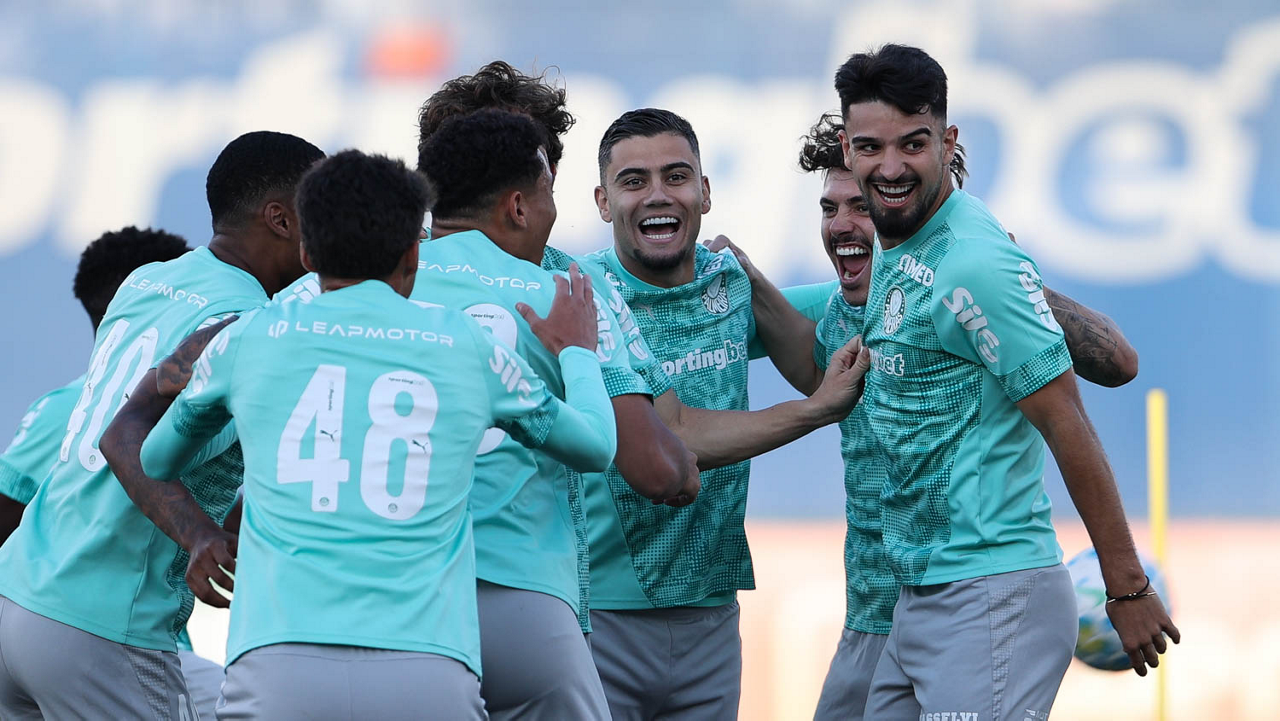 Palmeiras exibe união e foco em sessão de treinamento