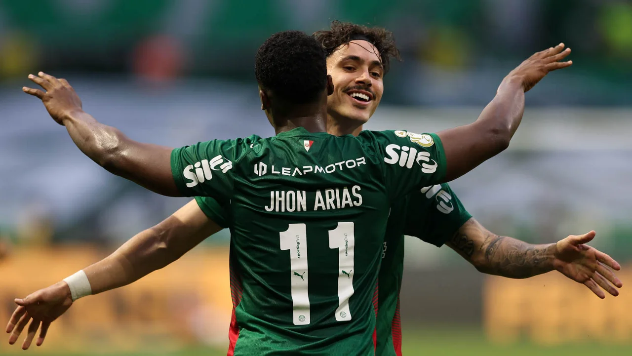 Palmeiras goleia Fortaleza em casa e abre larga vantagem na Copa do Brasil
