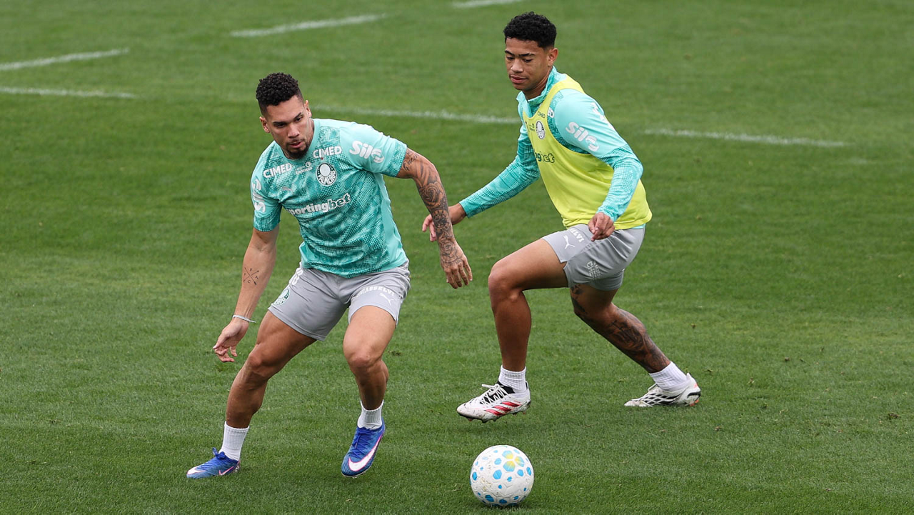 Palmeiras inicia preparação para clássico com retornos de Piquerez e Paulinho
