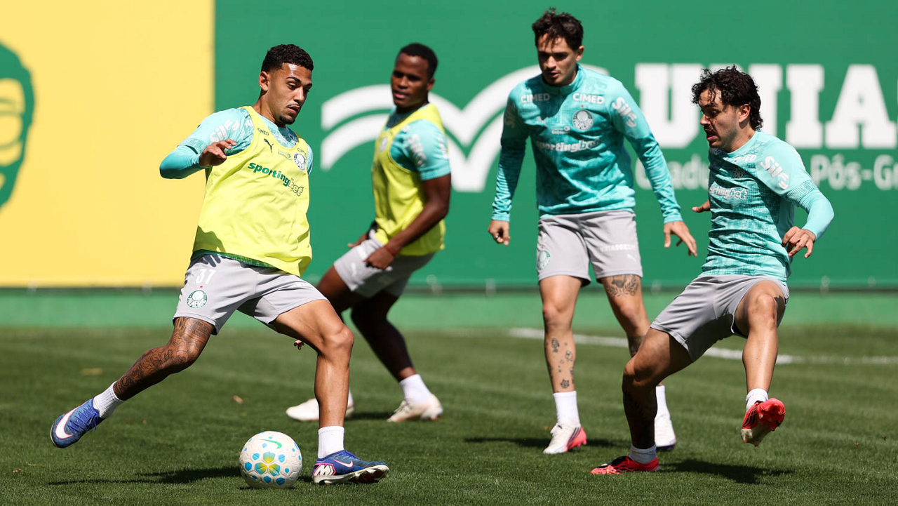 Palmeiras intensifica preparação em treino tático na Academia de Futebol