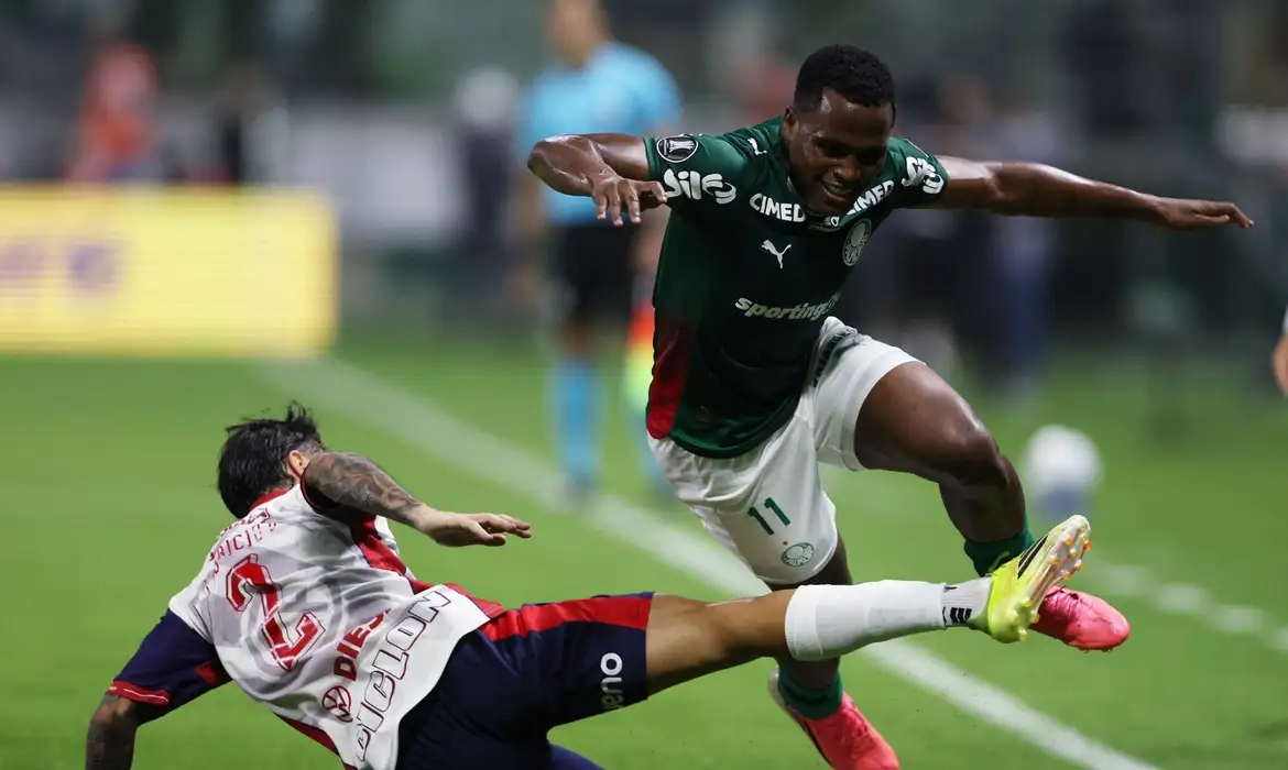 Palmeiras sofre empate tardio contra o Cerro Porteño e decide vaga fora na Libertadores