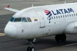 Passageira profere ofensas raciais contra comandante da Latam após desembarque