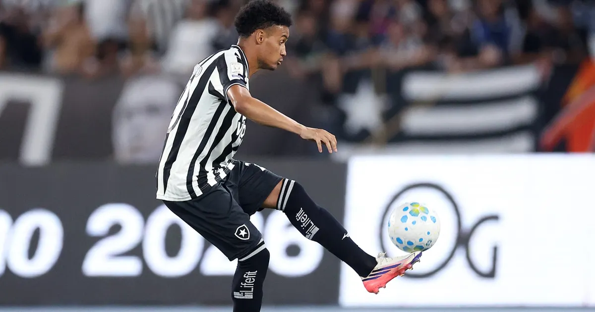 Paulinho avalia estreia pelo Botafogo e lamenta resultado em clássico