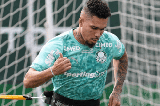 Paulinho segue em tratamento e desfalca Palmeiras no clássico contra o Santos