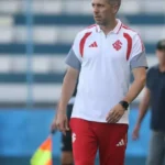 Paulo Pezzolano analisa conexão com torcida do Internacional após empate