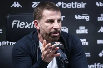 Pedrinho critica postura de BAP e aponta perseguição do Flamengo ao Vasco