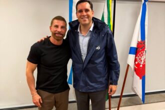 Pedrinho e Eduardo Cavaliere debatem futuro de São Januário em reunião estratégica