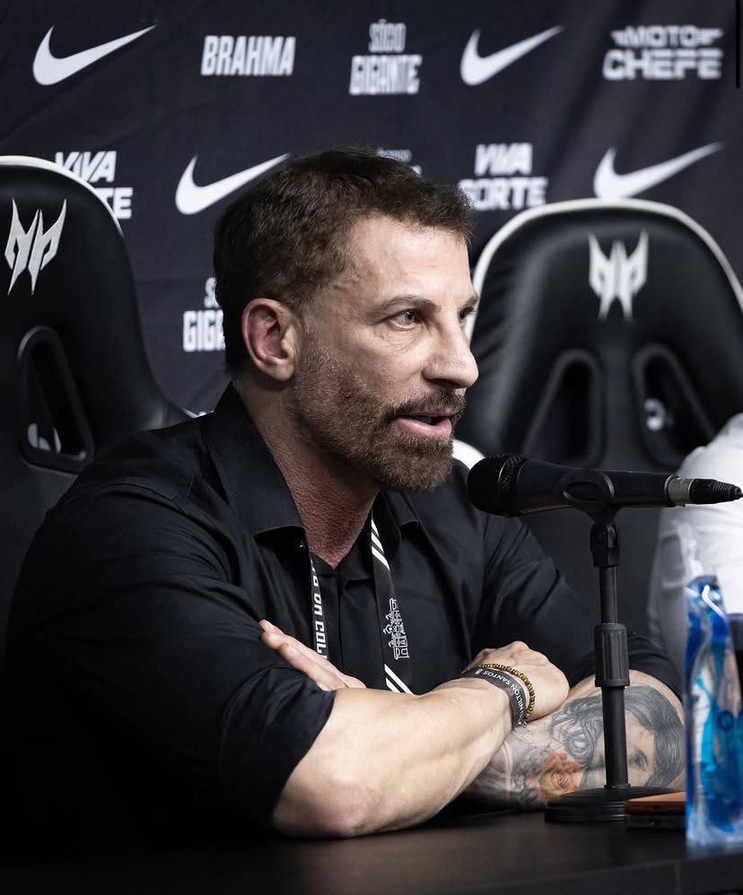 Pedrinho realiza preleção motivacional no vestiário antes de duelo do Vasco