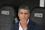 Pedro Emanuel aponta fragilidade mental após derrota do Vasco para o Santos