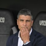 Pedro Emanuel aponta fragilidade mental após derrota do Vasco para o Santos