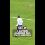 Pedro Emanuel celebra classificação do Vasco dentro do gramado no Maracanã