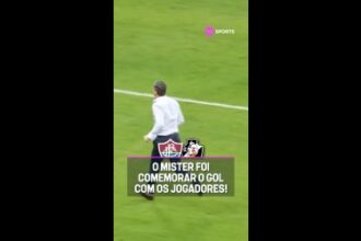 Pedro Emanuel celebra classificação do Vasco dentro do gramado no Maracanã