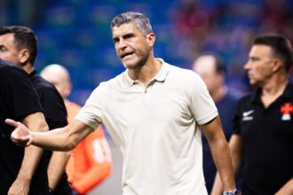 Pedro Emanuel cobra reforços e afirma que elenco do Vasco precisa de novas peças