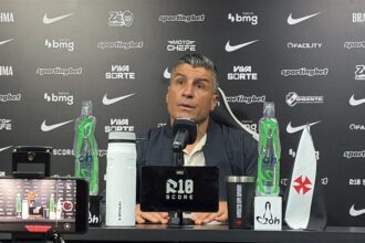 Pedro Emanuel exalta espírito de luta do Vasco após vitória na Copa do Brasil