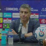 Pedro Emanuel exalta goleada do Vasco e classificação na Sul-americana