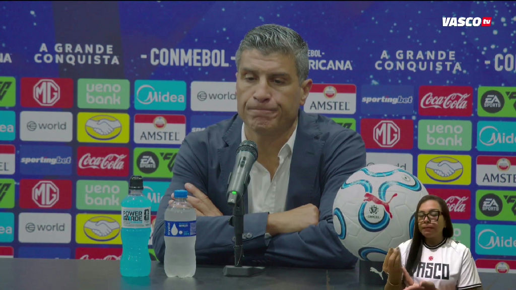 Pedro Emanuel exalta goleada do Vasco e classificação na Sul-americana