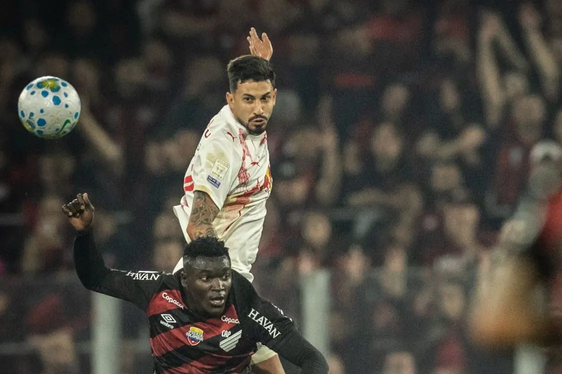 Pedro Henrique marca contra o Athletico-pr e aborda histórico de tensão com torcida