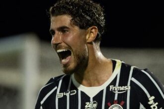 Pedro Raul supera desconfiança e engata série inédita de gols no Corinthians