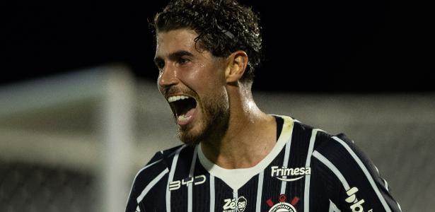 Pedro Raul supera desconfiança e engata série inédita de gols no Corinthians